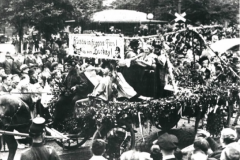 1936 Motto: Hochtied in fröggeren Ti'en